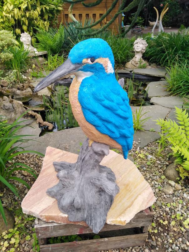  Eisvogel, Material: Knetbeton, Höhe 60 cm